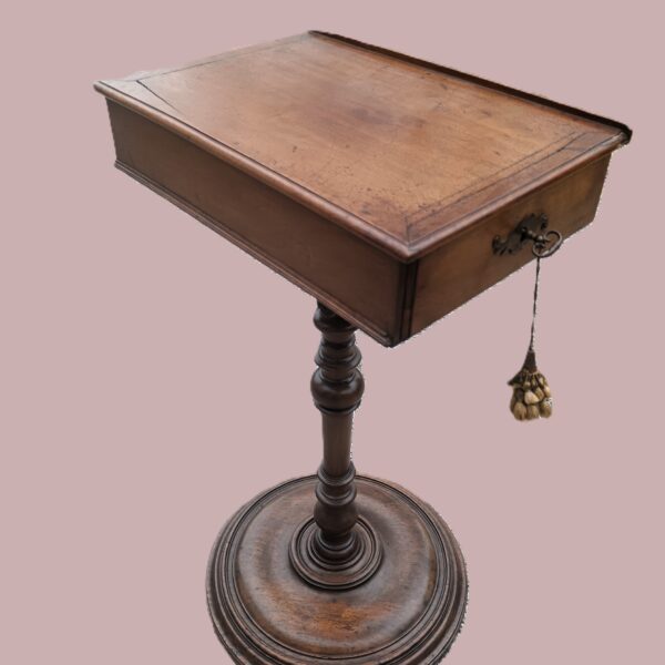 TAVOLINO LEGGIO DEL XVIII SECOLO