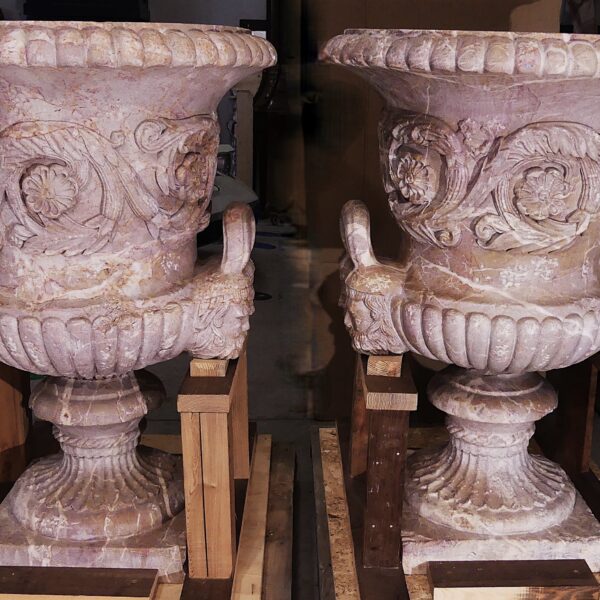 STRAORDINARIA COPPIA DI VASI CAPITOLINI PIRANESIANI